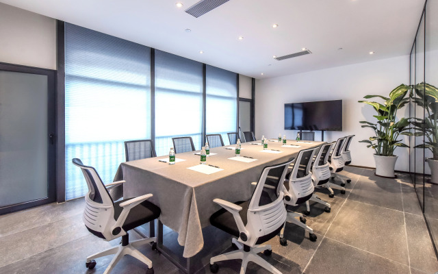 Kuanrong Suite Hotel (Chimelong Wanda Store in Panyu, Guangzhou)