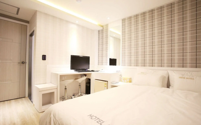 Shine Hotel
