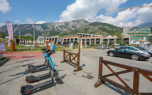 L Aquila Campo Smith On The Ski Slopes