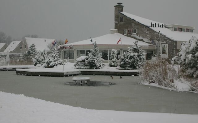 Tidy Bungalow With Dishwasher, Close to the Water