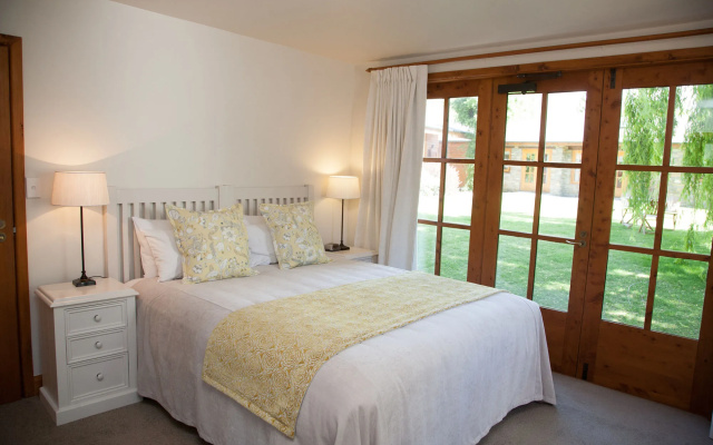 Wanaka Homestead Lodge & Cottages – Guest Rooms – Wanaka