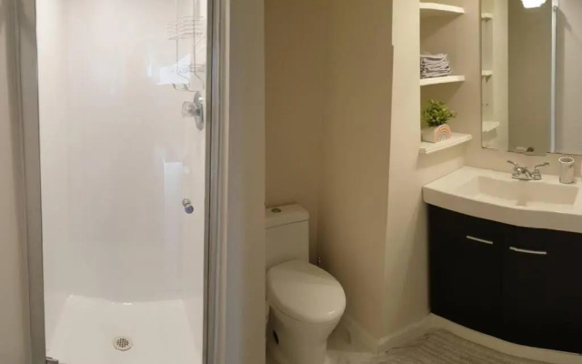 Happy, Cozy, Fun, Loving suite in West Vancouver