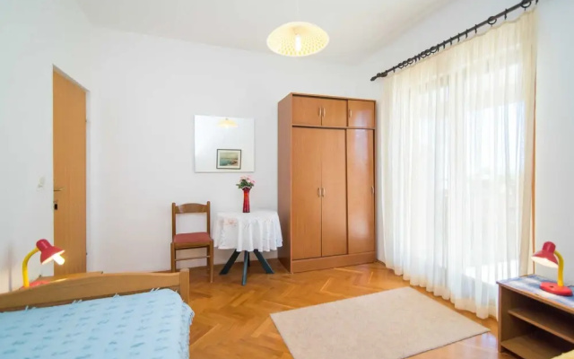 Comfortable Kastel Stafilic Apartment With Balcony