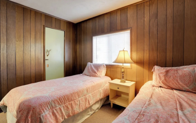 Quaint + Rustic A-frame < 5 Mi to Plumas-eureka!