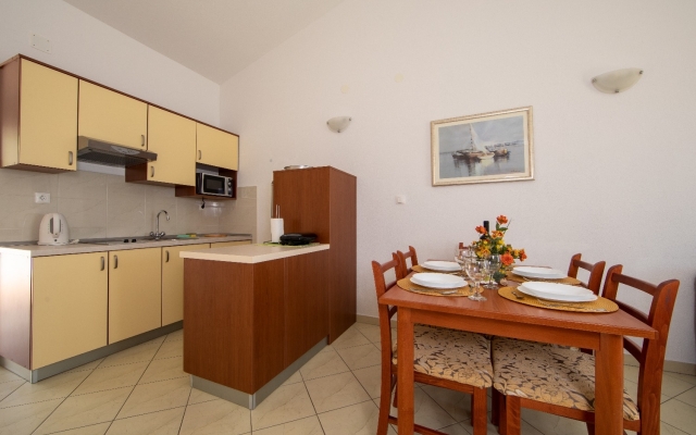 Apartment Ruzica - with sea view: A3 - zuti Igrane, Riviera Makarska