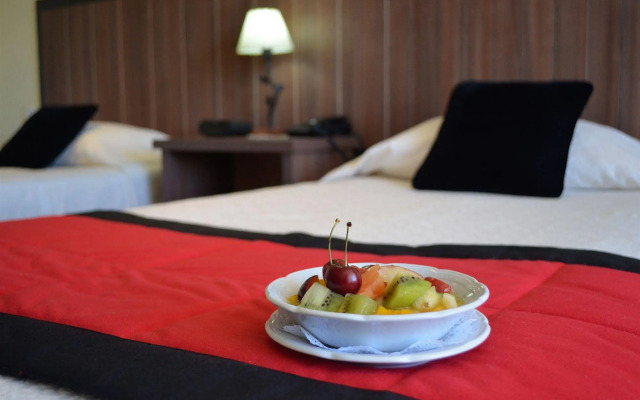 Huinid Pioneros Hotel
