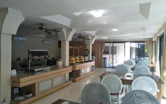 Hotel GRAND ROSELA Yogyakarta