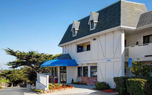 Motel 6 Marina, CA - Monterey