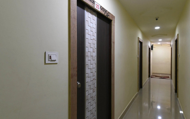 OYO 28367 Akshaya Grand