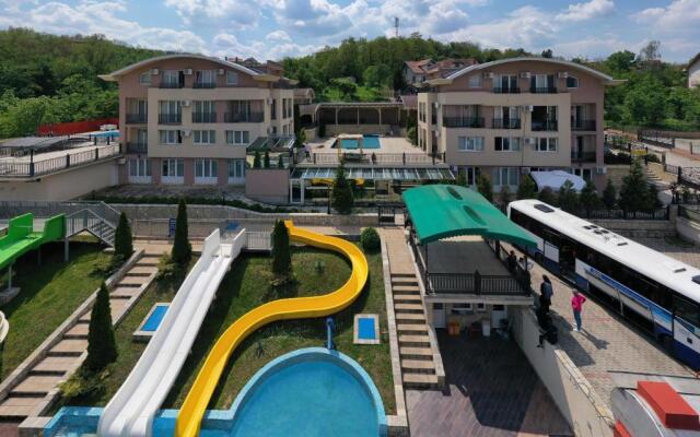 Sunny Hill Apartments & Aqua Park