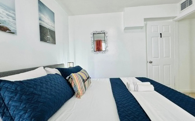 NEW Top Location King bed Free Parking