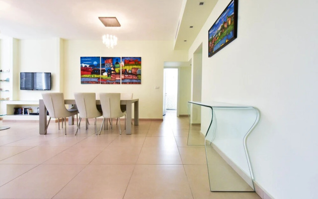 Gordon Beach Luxury PRK Stay at My Place