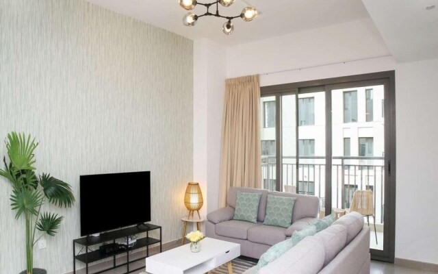 Fancy 2BR Apt Town Square