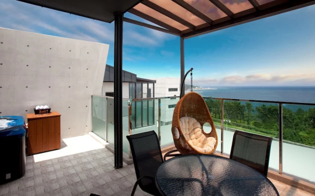 The Marine Pool Villa