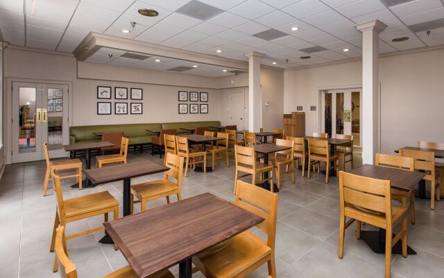 Country Inn & Suites by Radisson, Metairie (New Orleans), LA