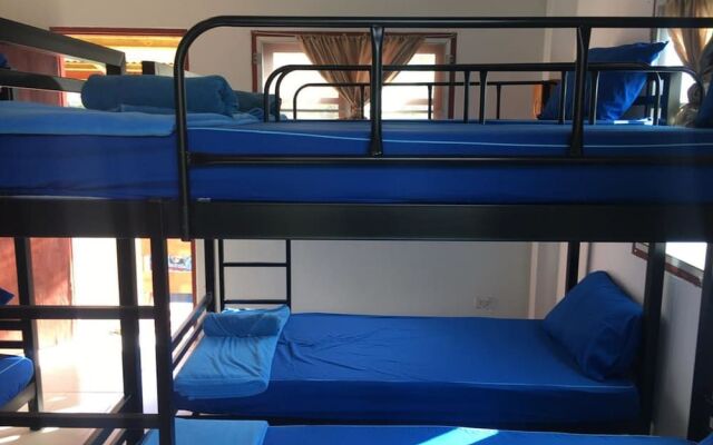 Sea Breeze Backpacker Hostel - Adults Only