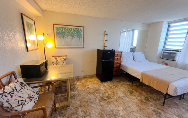 Hawaiian Monarch 2508 Condo by RedAwning