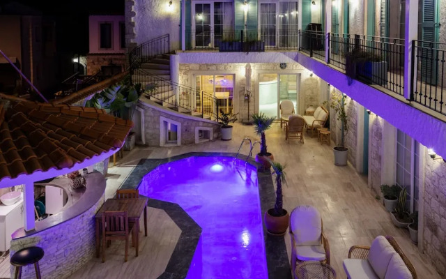 Avlu Alacati Butik Otel