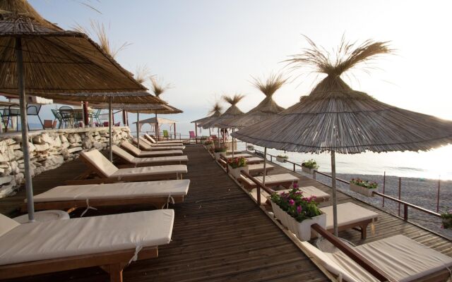 Paradise Lukova Hotel