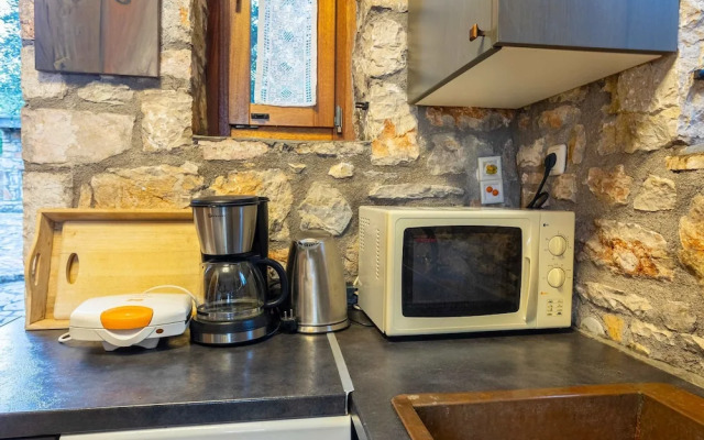 Stone Farmhouse in Groves - Sea Mountain Views