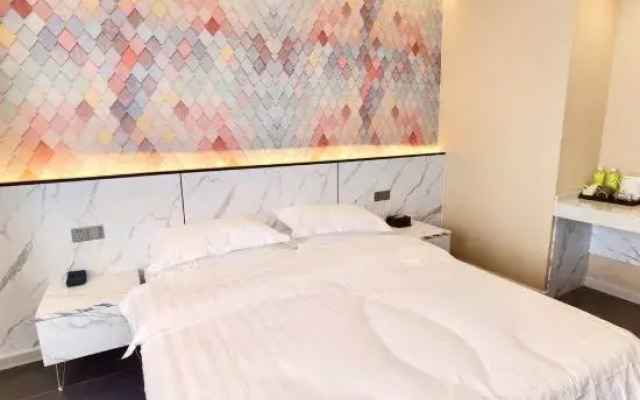 Sutian Homestay (Yuncheng Dongxing Upward Plaza)