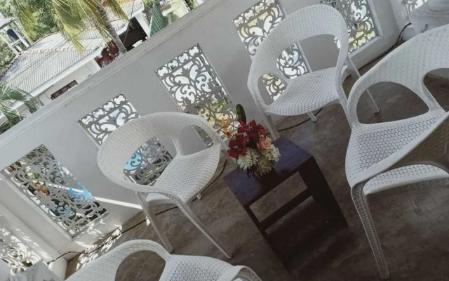 Diyon Airport Villa