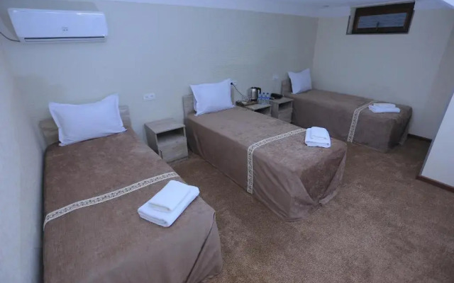 Hayot Plaza Hotel