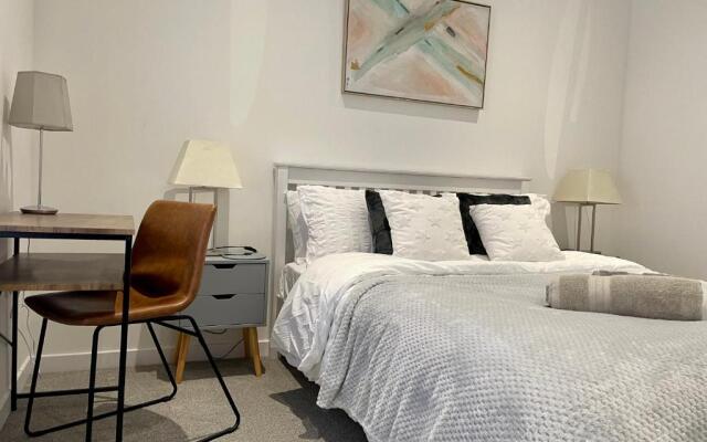 The Gallery At Warrenfield House