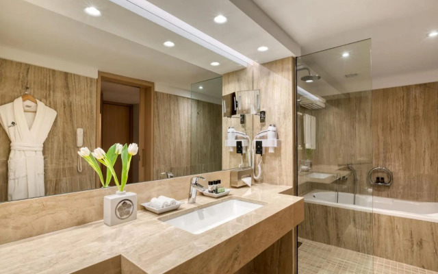 Divani Caravel Hotel