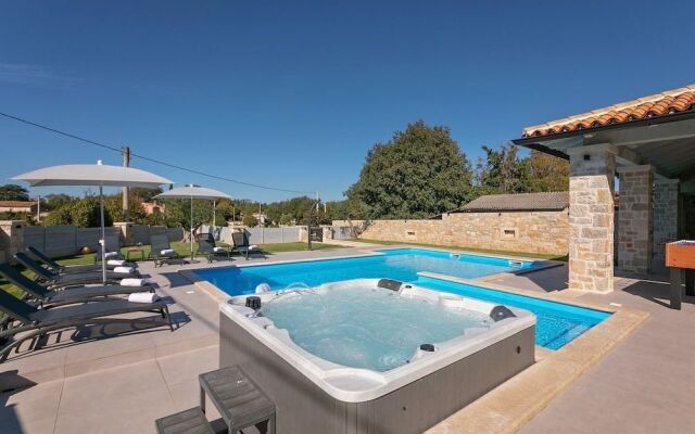 Villa M
