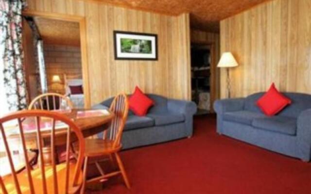 Regatta Point Tavern & Holiday Villas