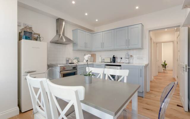 Bright 1 Bedroom Apartment in Wimbledon Park