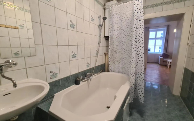 commodious 3BR Apt. Ideal for Families and Friends