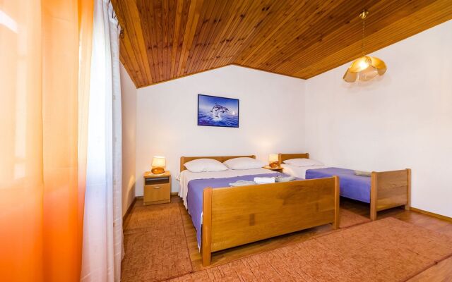 Apartment Matkos - with garden and terrace A1 Nin, Zadar riviera