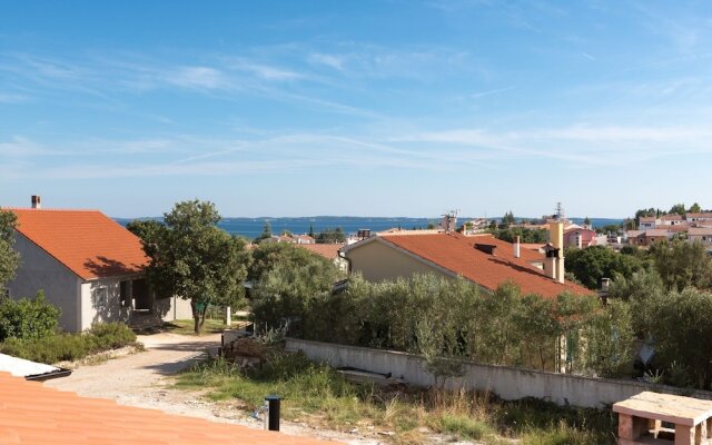 Spacious Holiday Home With Swimming Pool Near Sea in Vodnjan