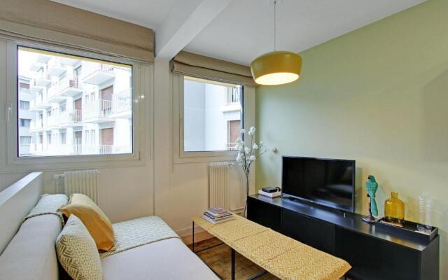 Pick a Flat's Apartment in Eiffel Tower - rue Boulevard de Grenelle