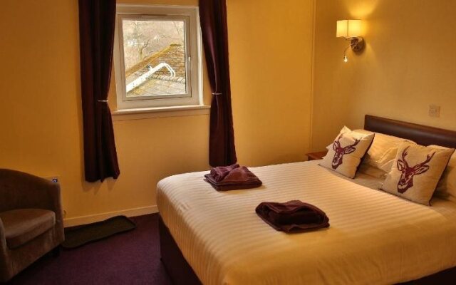 MacDonald Hotel & Cabins