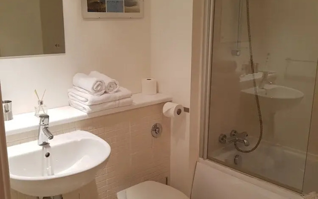 Executive Open Plan Apartment in Leith