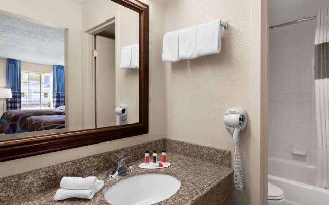 Super 8 by Wyndham Gulfport Biloxi Airport