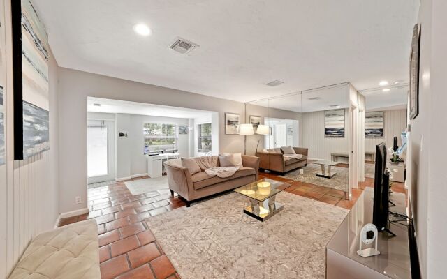 Poinsettia FTL Home by PMI