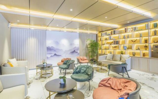 QIANNA HOTEL GLORIOUS (Jiyuan Municipal Government)