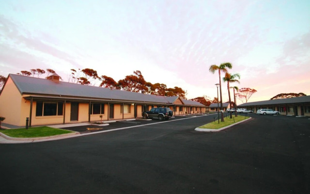 Sundowner Motel Hotel
