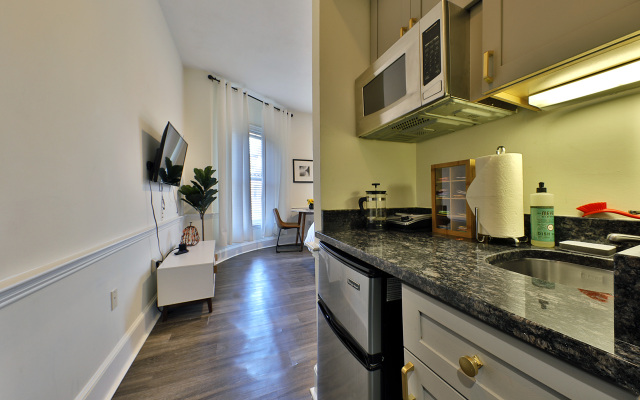 Large, Modern Studio!