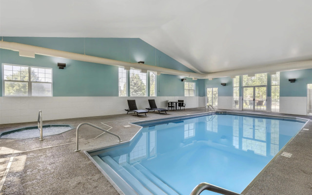 Best Western Plus Riverfront Hotel & Suites