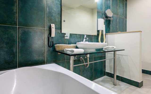 Angela Suites Boutique Hotel