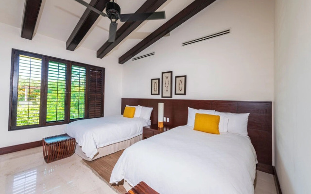 Gorgeous 4 Bedroom Condo