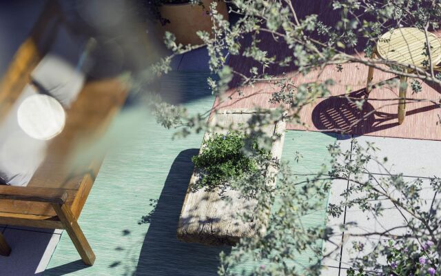 U.I.J Hotel & Hostel