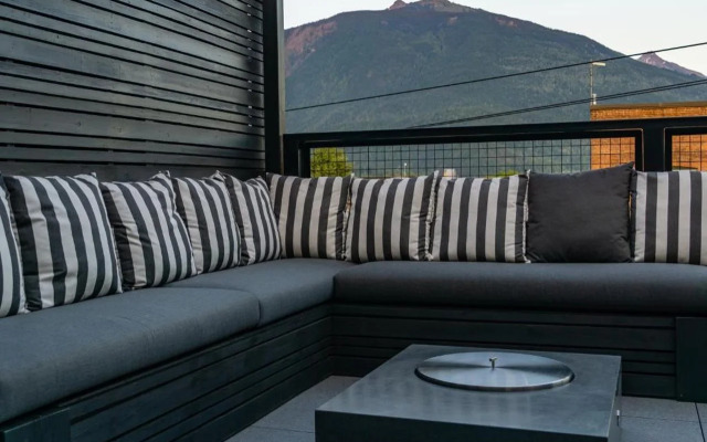 Eleven Revelstoke Lodge