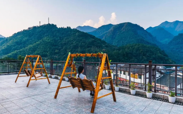 Sanqingshan Boutique Hostel