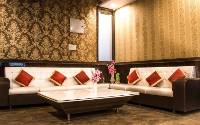 Fabhotel Sanjay Palace